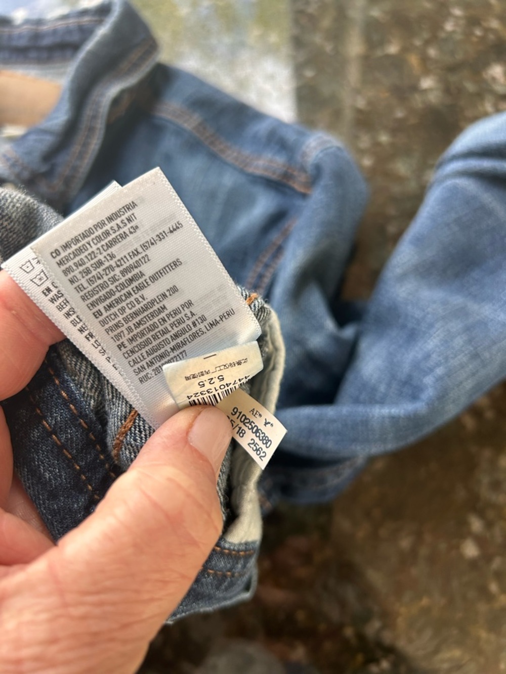 American Eagle 100% Cotton Distressed Jean Denim Jacket. Soft. Classic. SZ M - Picture 7 of 9